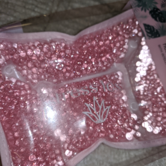 NWT! Soothing Eye Mask - Picture 2 of 9